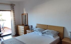 Quarto Com Varanda No Centro Em Tavira